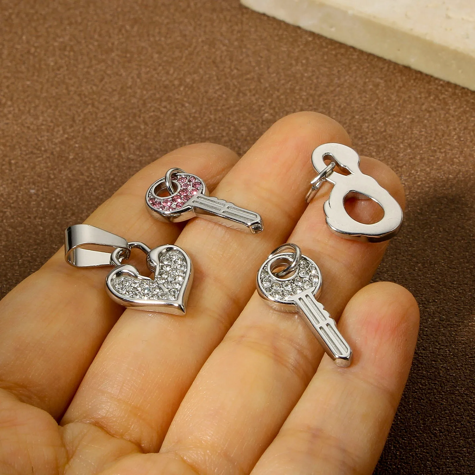 1 Stück 304 Edelstahl Herz Schwan Charms Strass Schloss Schlüssel Anhänger für Schmuckherstellung Diy Halskette Armband Zubehör – Detail 3