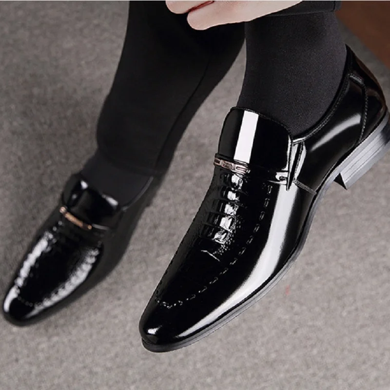 Men Dress Italian Leather Shoes Slip on Fashion Men Leather Moccasin Glitter Formal Male Shoes Pointed Toe Shoes for Men 2023