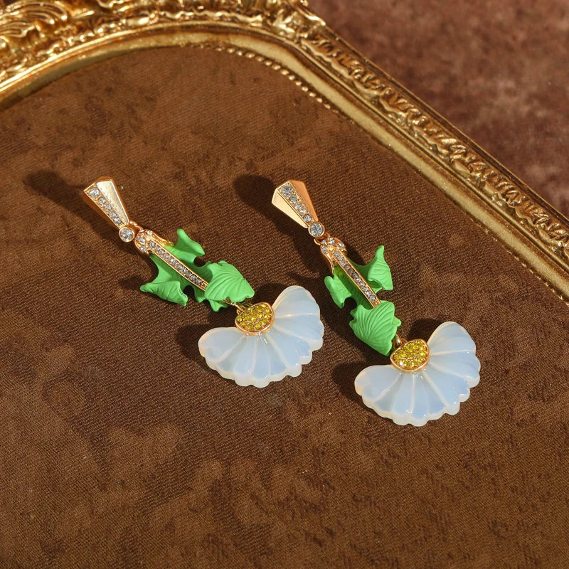 

Vintage Sunflower Drop Earrings Woman Resin Antique Green Leaf High Quality Jewelry Luxury Brand Designer Birthday Accessories