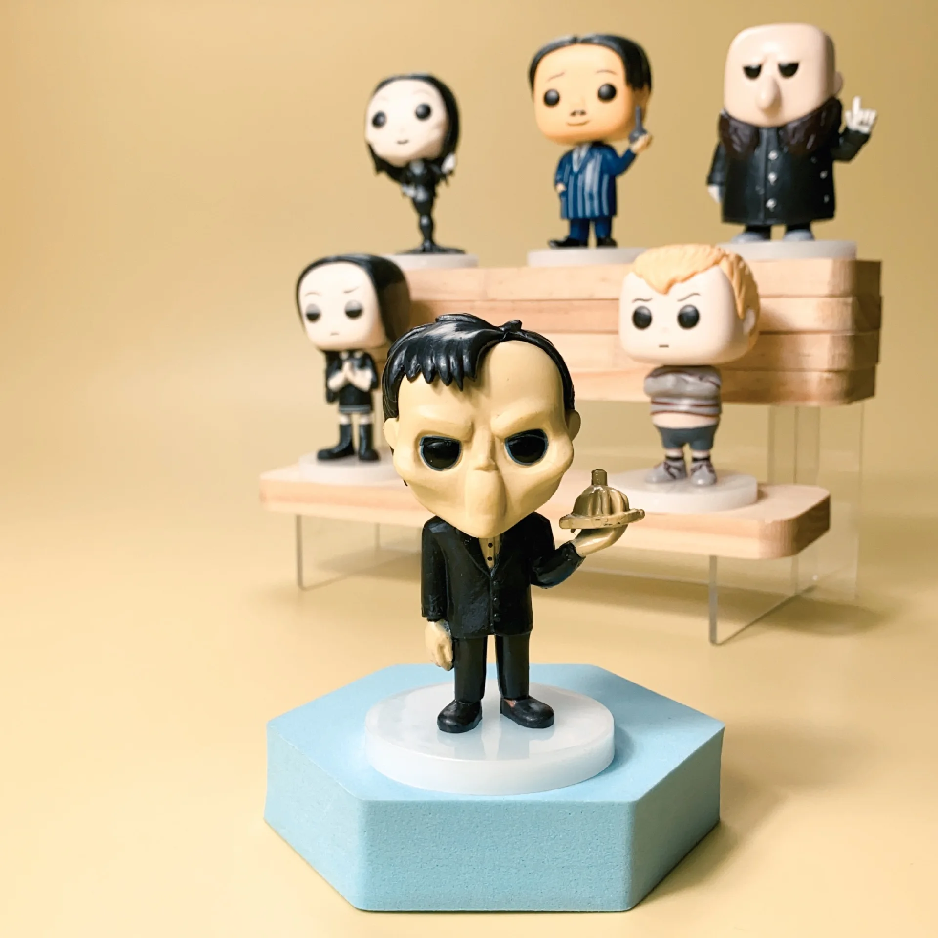 Novo 8cm 6 pçs/set filme a família addams quarta-feira q versão figura de ação pvc modelo estátua brinquedos boneca decoração mesa coletar presentes