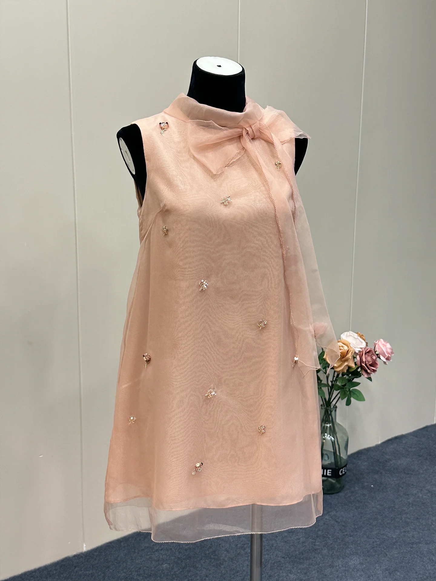 

Романтическая атмосфера: Новинка! Женские летние прямые брюки из мягкой полиэстеровой органзы ручной работы с вышивкой, с завышенной талией, белые, для создания эффектного образа.