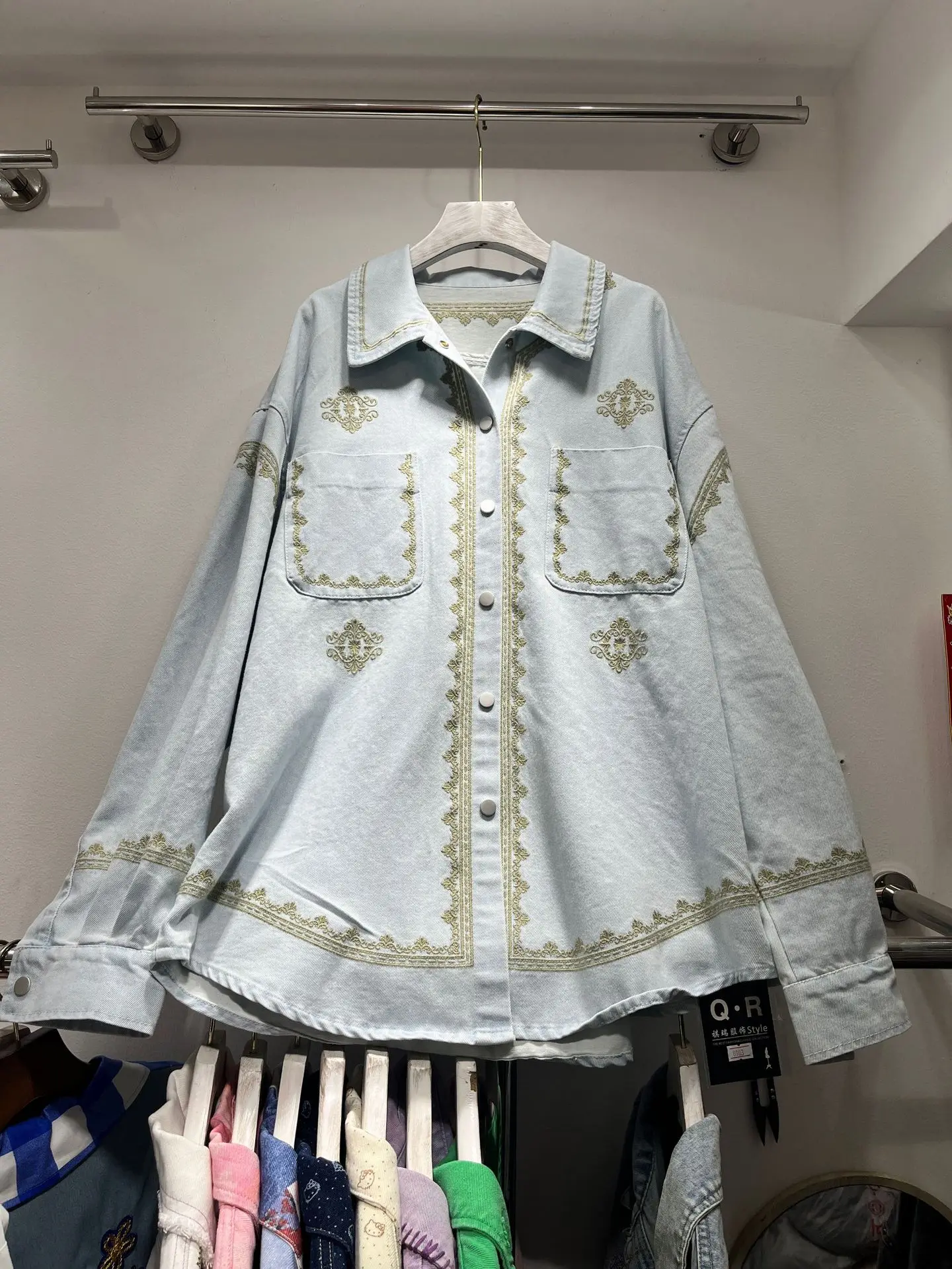 SuperAen الربيع والخريف 2025 جديد الكورية نمط المرأة فضفاضة موضة أنيقة الأزرق ريترو طباعة التطريز قمصان جينز #6