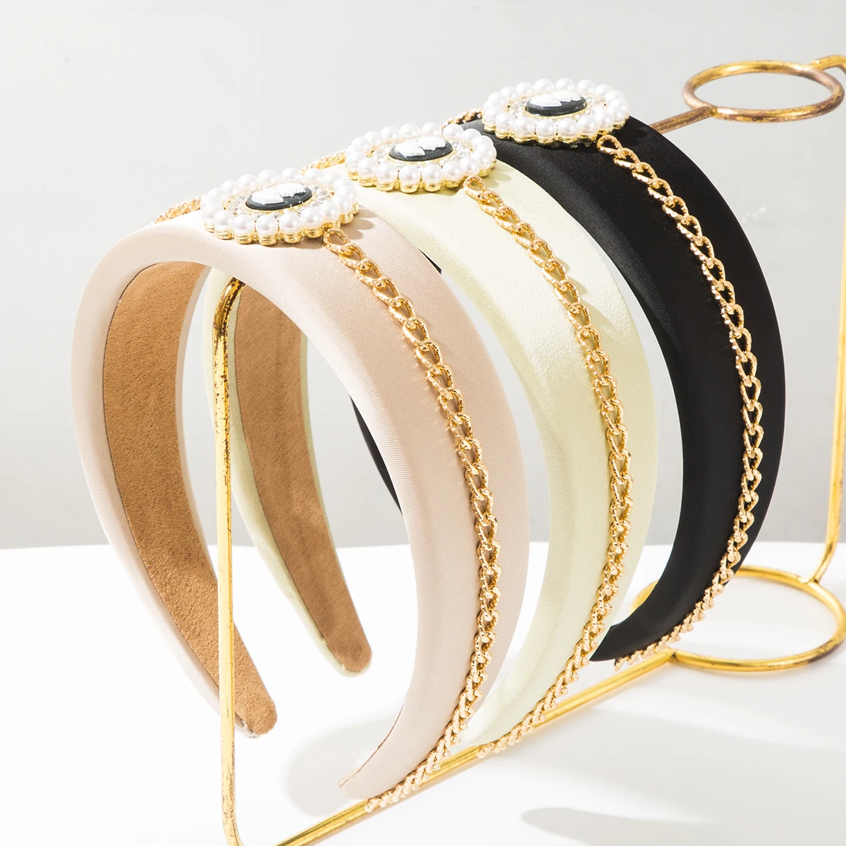 Retro Baroque Style Solid Color Irregular Chain Inlaid With Diamonds And Pearls, Human Head Portrait With Wide Edge Headband