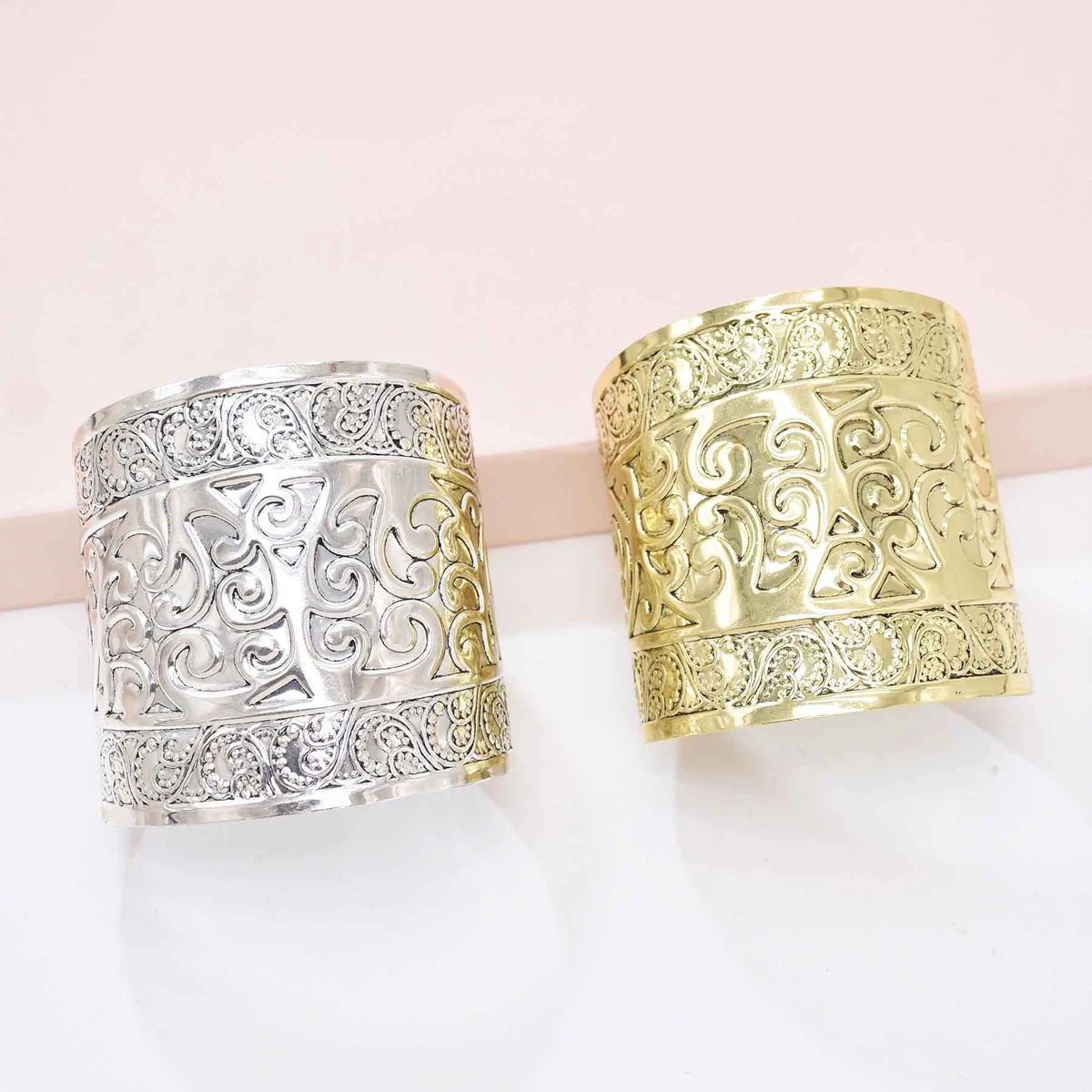 Bracciale con fiore intagliato - Women Fashion Pakistan recensione e prezzo