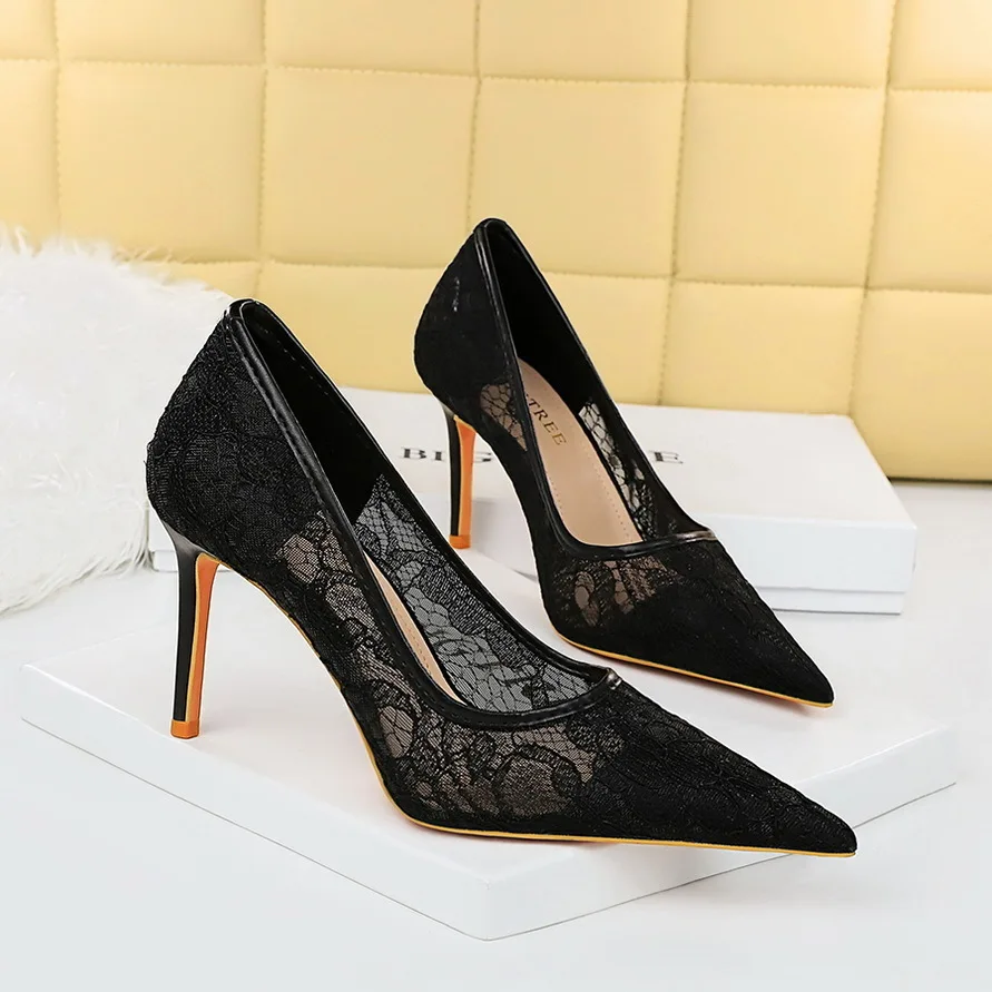 Women Pumps Shoes Banquet Women's Shallow Mouth Pointed Thin High Middle Heels Mesh Hollow Lace туфли женские сандалии  Shoese