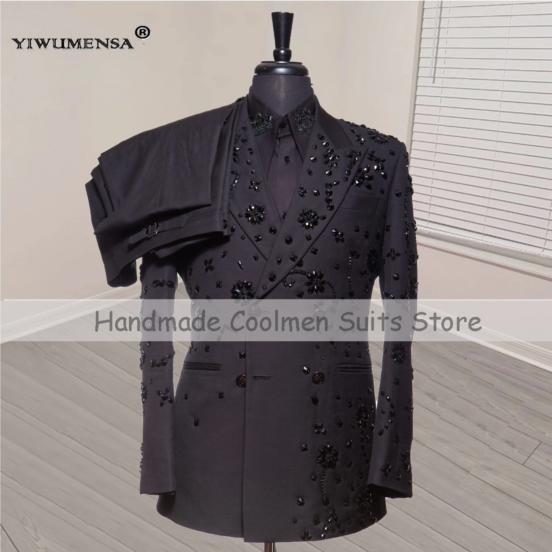 

Exquisite Beaded Stoned Tuxedos Suits For Men Double Breasted Blazers Outfits 2 Pieces Man Banquet Dresses Groom Wedding Clothes