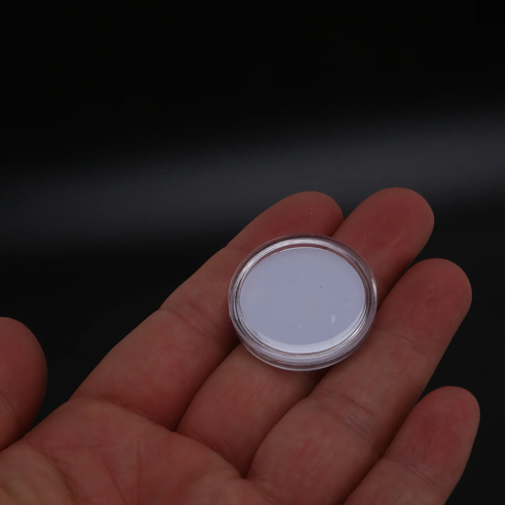 ABGI-25 pezzi per etichette NFC Ntag215, adesivo chip 25 mm, 504 byte, funziona con Tagmo per Amiibo + custodie protettive in scatola di plastica da 25 pezzi