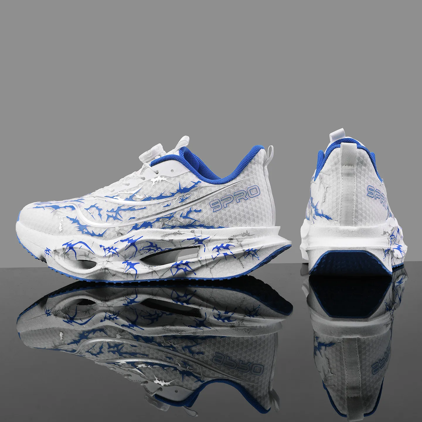 Herren-Laufschuhe, Tennisschuhe, trendige Laufschuhe mit Carbonplatte und Knopfverschluss für alle Jahreszeiten, personalisierte Sportschuhe mit Dornenmuster und atmungsaktivem Mesh-Material, Laufschuhe mit hohem Rückprall und dicker Sohle, rutschfest und abriebfest. – Detail 3