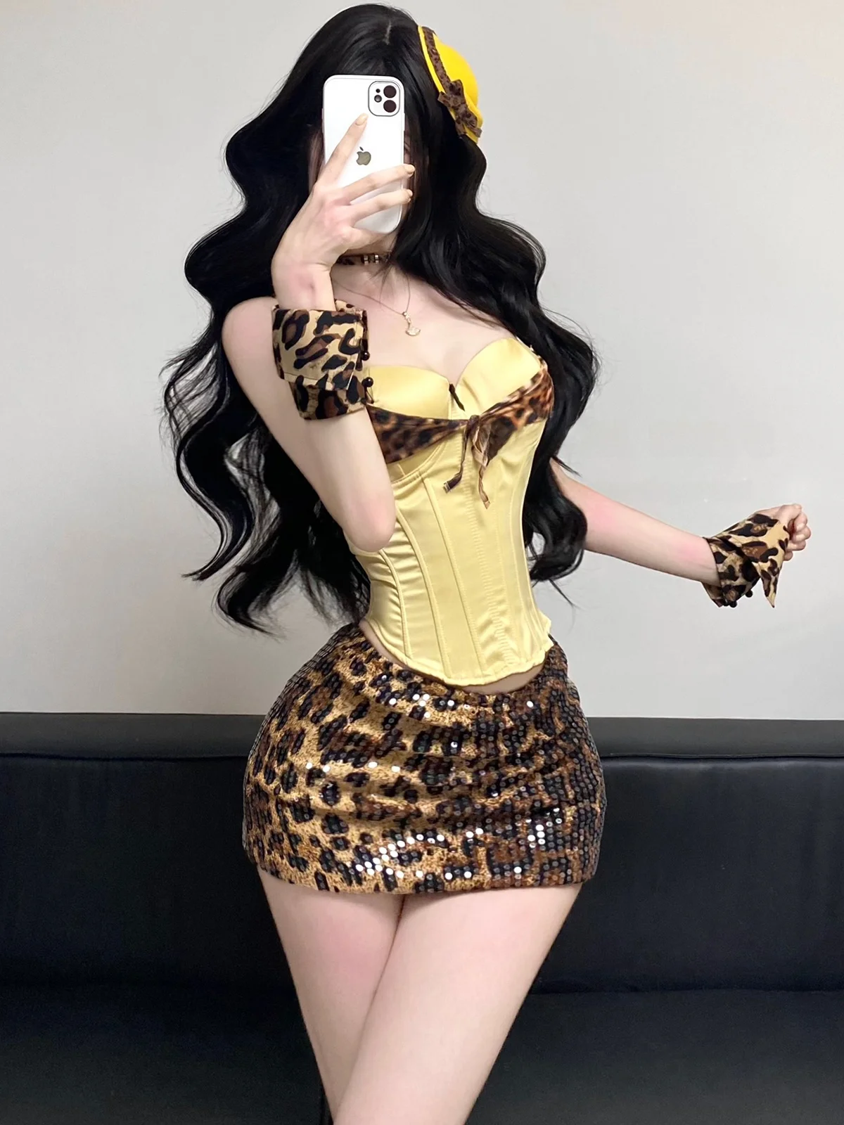 gold-leopard-pattern-splice-fishbone-necklace-slim-fit-vest-short-skirt-set-sweet-and-spicy-style-steel-ring-ladies-outfit