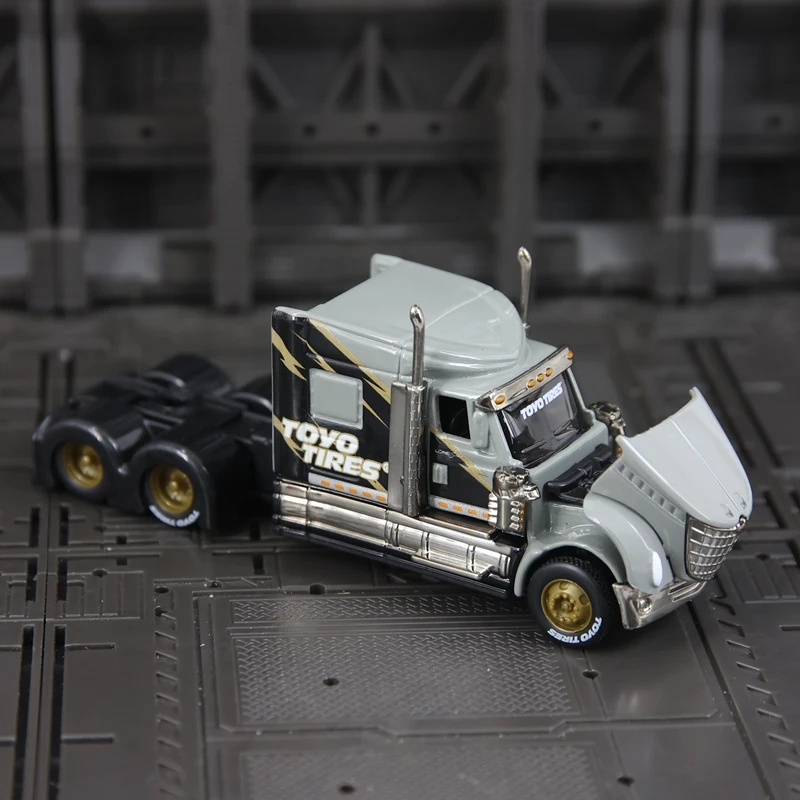 

Maisto 1:64 Модель американского тяжелого грузовика International Lonestar, имитация, из сплава, с прицепом-фаркопом, подвеска-брелок