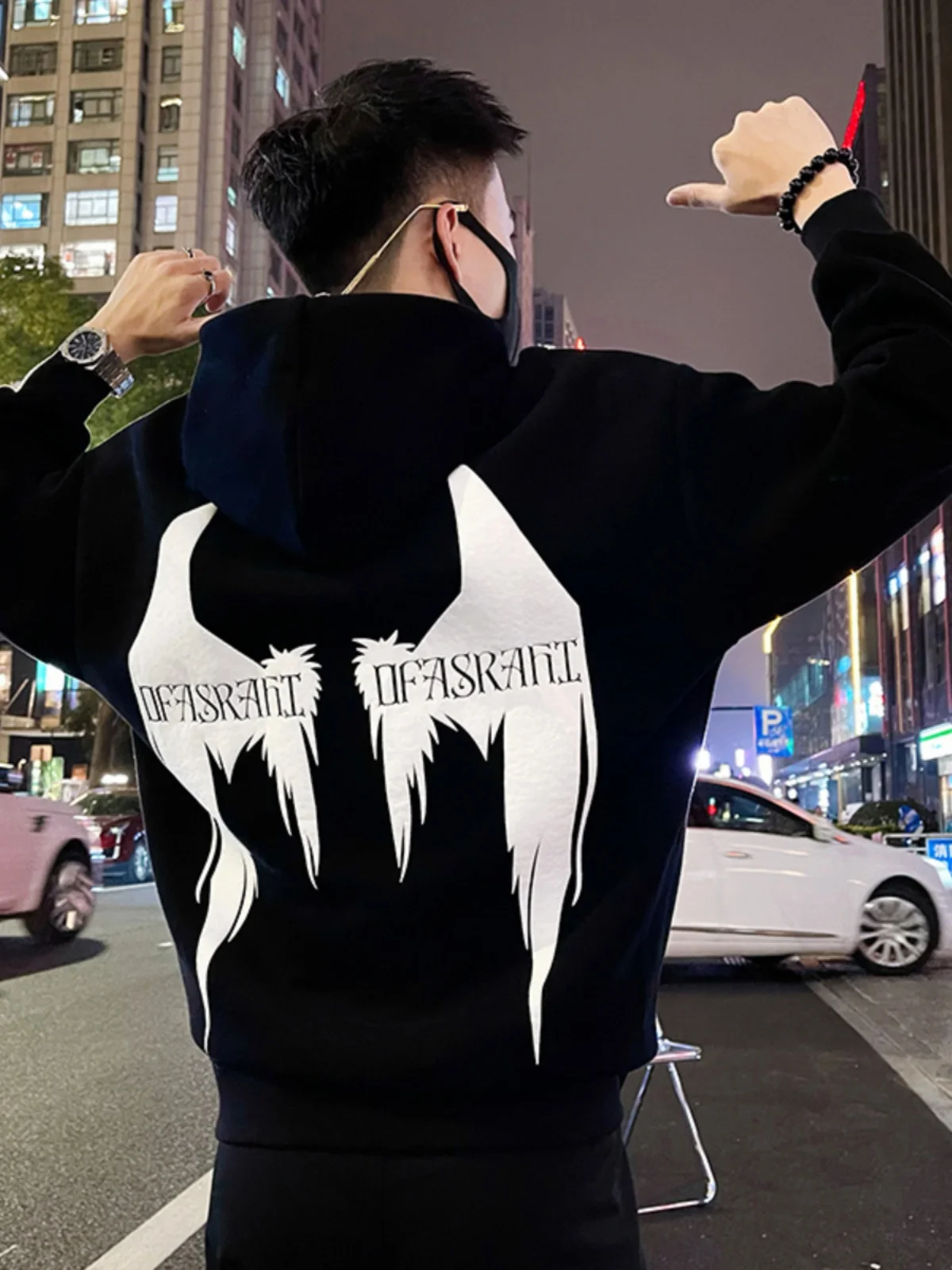 Camiseta Casual com Capuz Estilo Streetwear 2023, Nova Moda, Gola Redonda, Preta, para Homens Jovens, Primavera e Outono