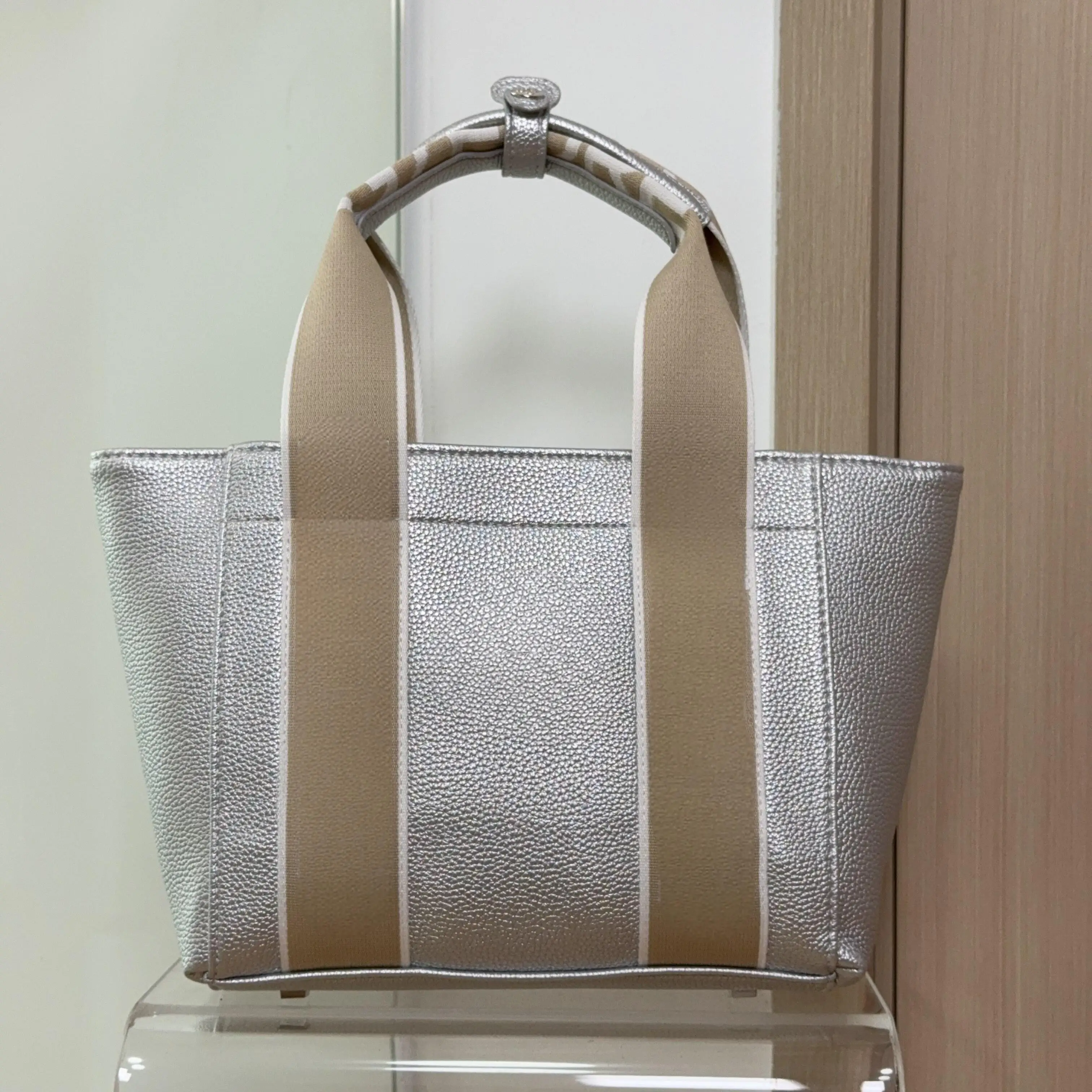 

Durable & Stylish Waterproof Golf Bag – Women's Large Capacity Convertible Handbag & Crossbody