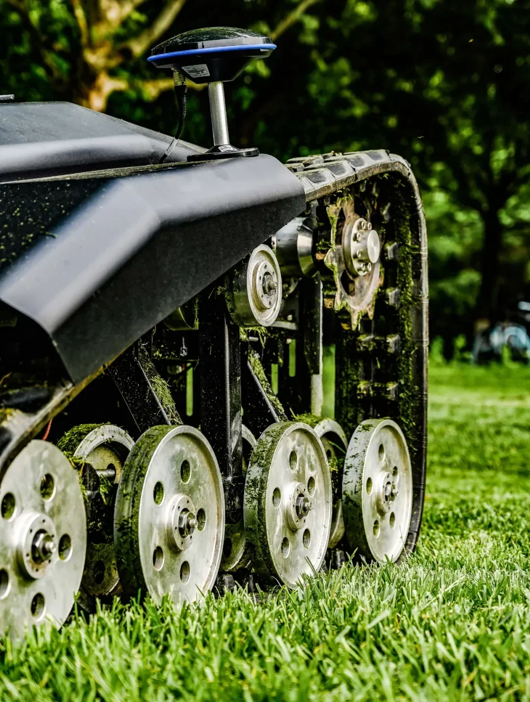 جزازة العشب الكهربائية الكاملة مع تطبيق الملاحة GPS وجهاز التحكم عن بعد وجرار جزازة العشب الأوتوماتيكية لملعب الجولف في بستان المزرعة #3