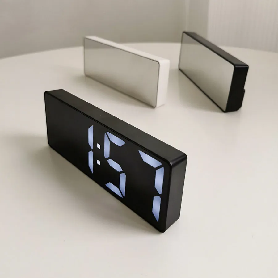 Thumbnail 3 - #14 Cheap Desk Clocks Worth Buying