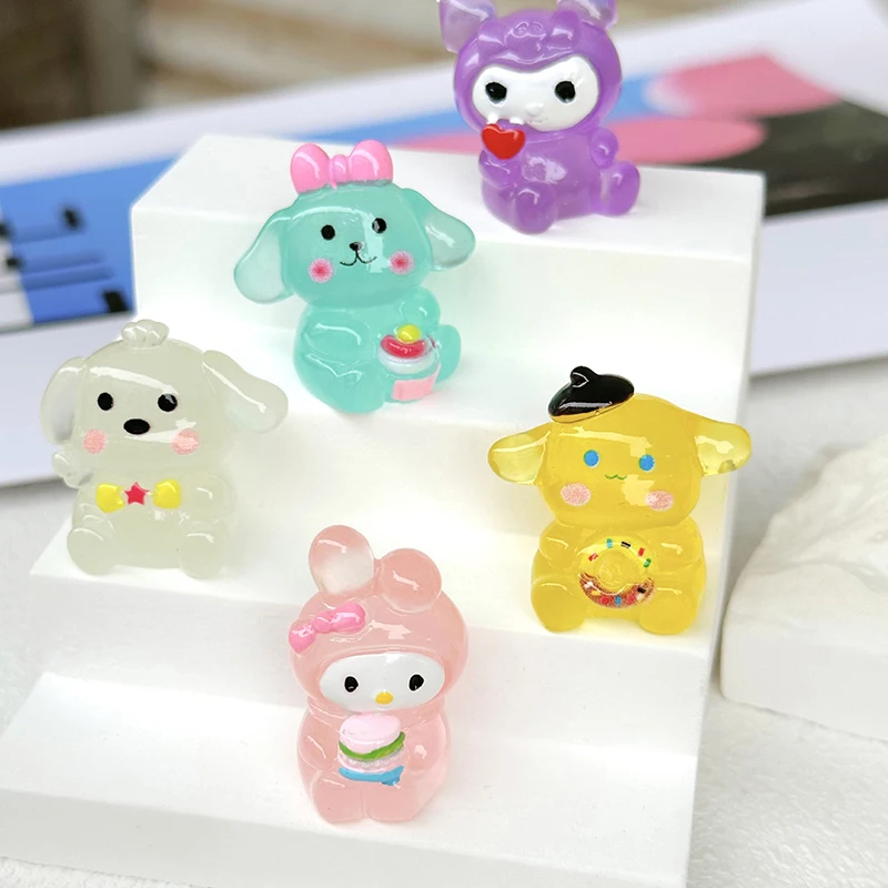 1Pc Cute Sanrio Mini Luminous Glowing in the Dark Resin Figurki Ozdoby na biurko Akcesoria Krajobraz Domek dla lalek Wystrój domu