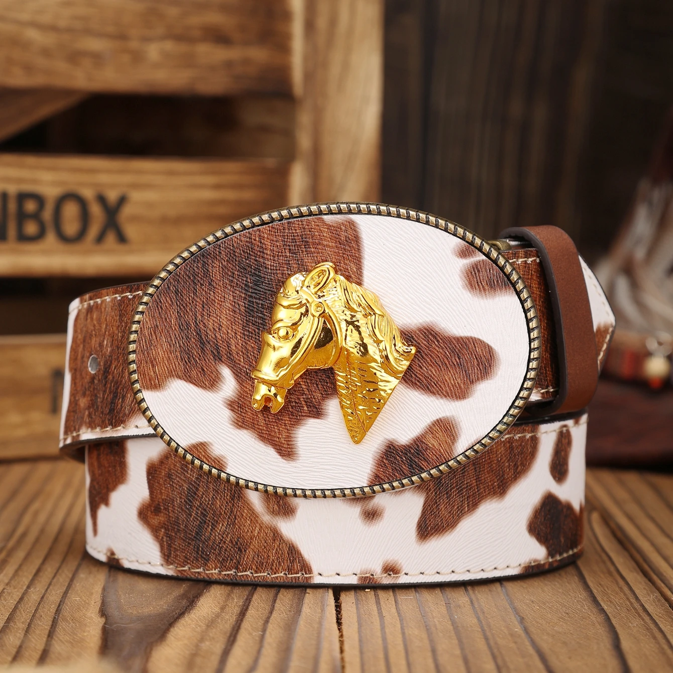 A Western-buckle PU belt suitable for both men and women, a unique and retro brown belt (with perforated nails included)
