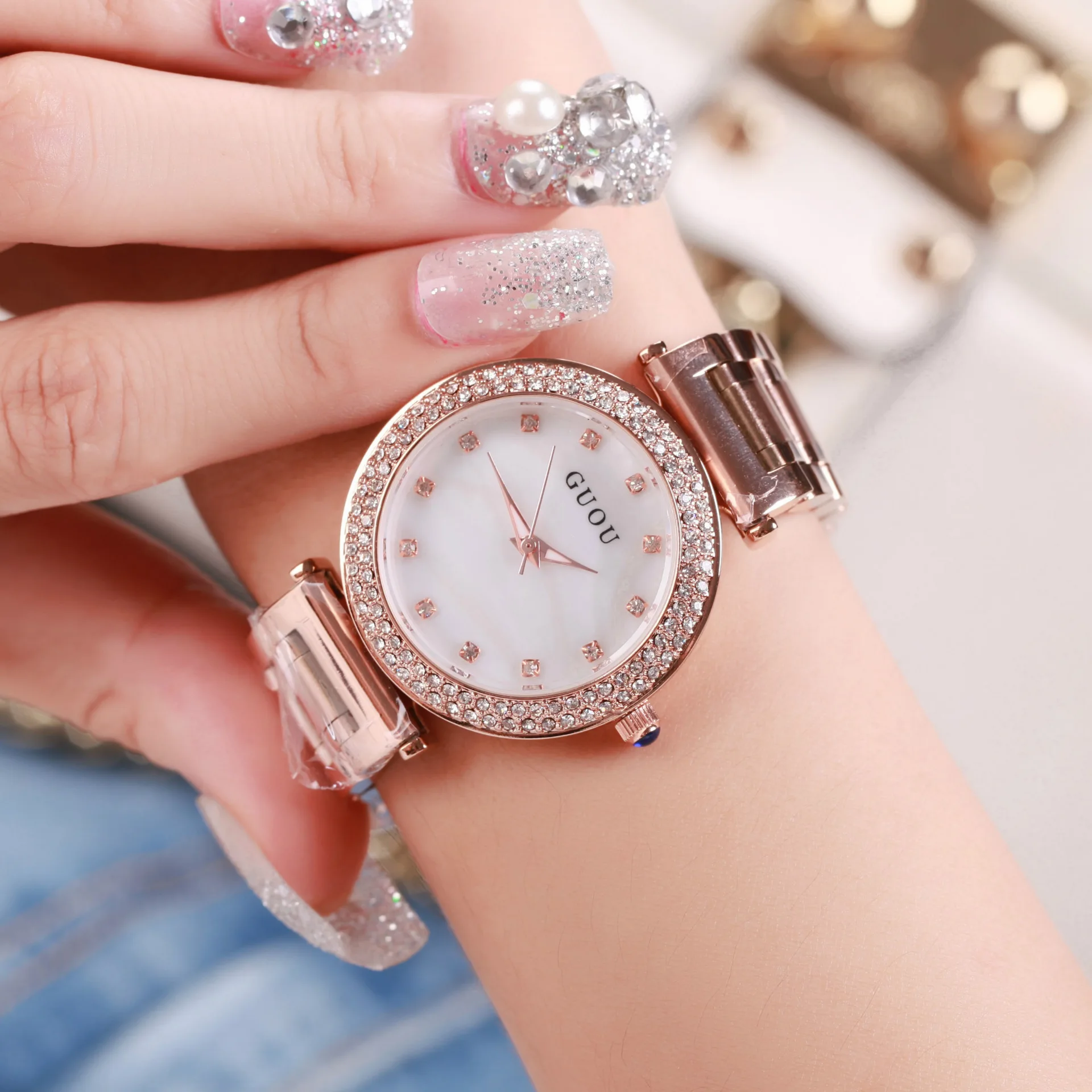 Relógio de moda feminina, design elegante e minimalista, com strass, novo modelo para 2026, relógio selecionado de alta qualidade.