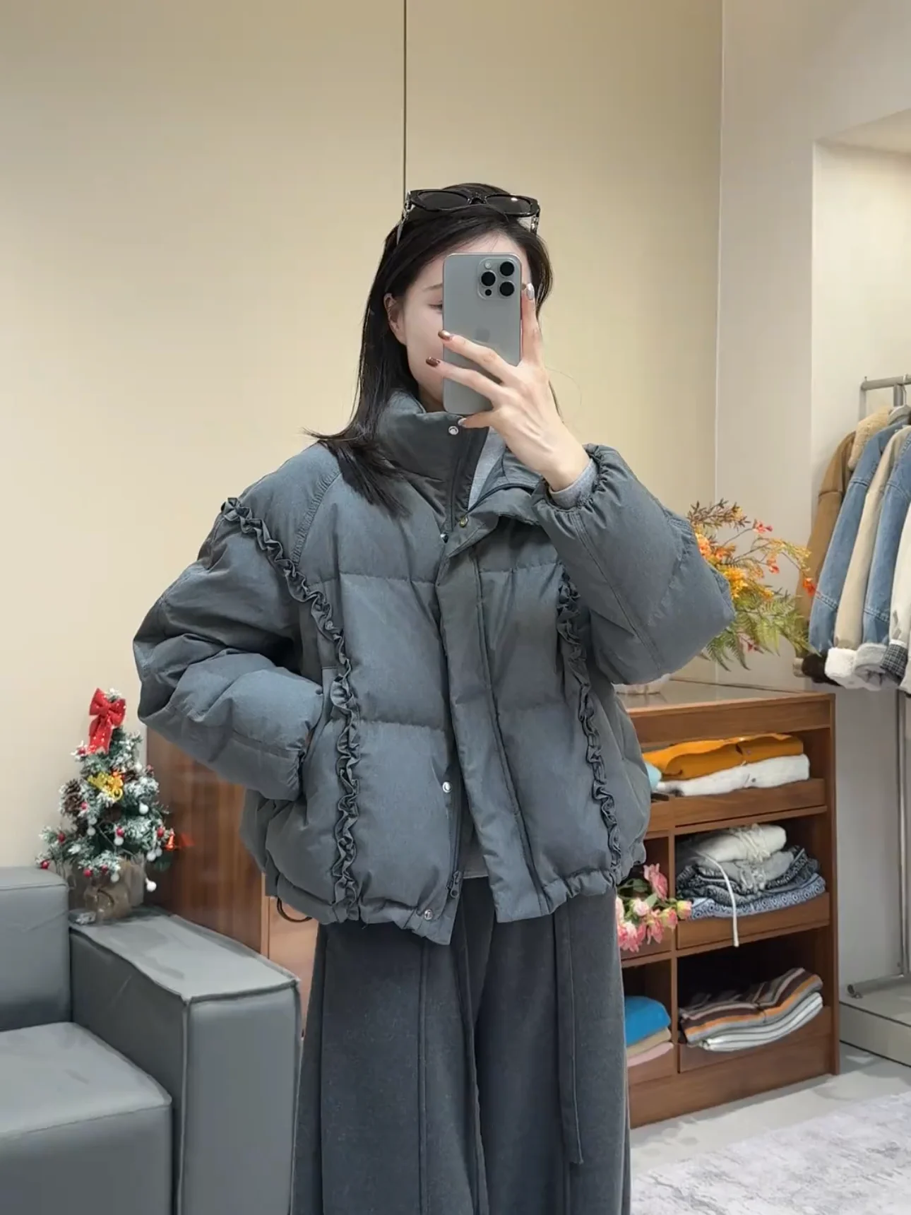 

Короткая теплая хлопковая куртка для женщин, зимняя новинка 2026 года, популярный корейский стиль, красивое хлопковое пальто в корейском стиле, верхняя одежда