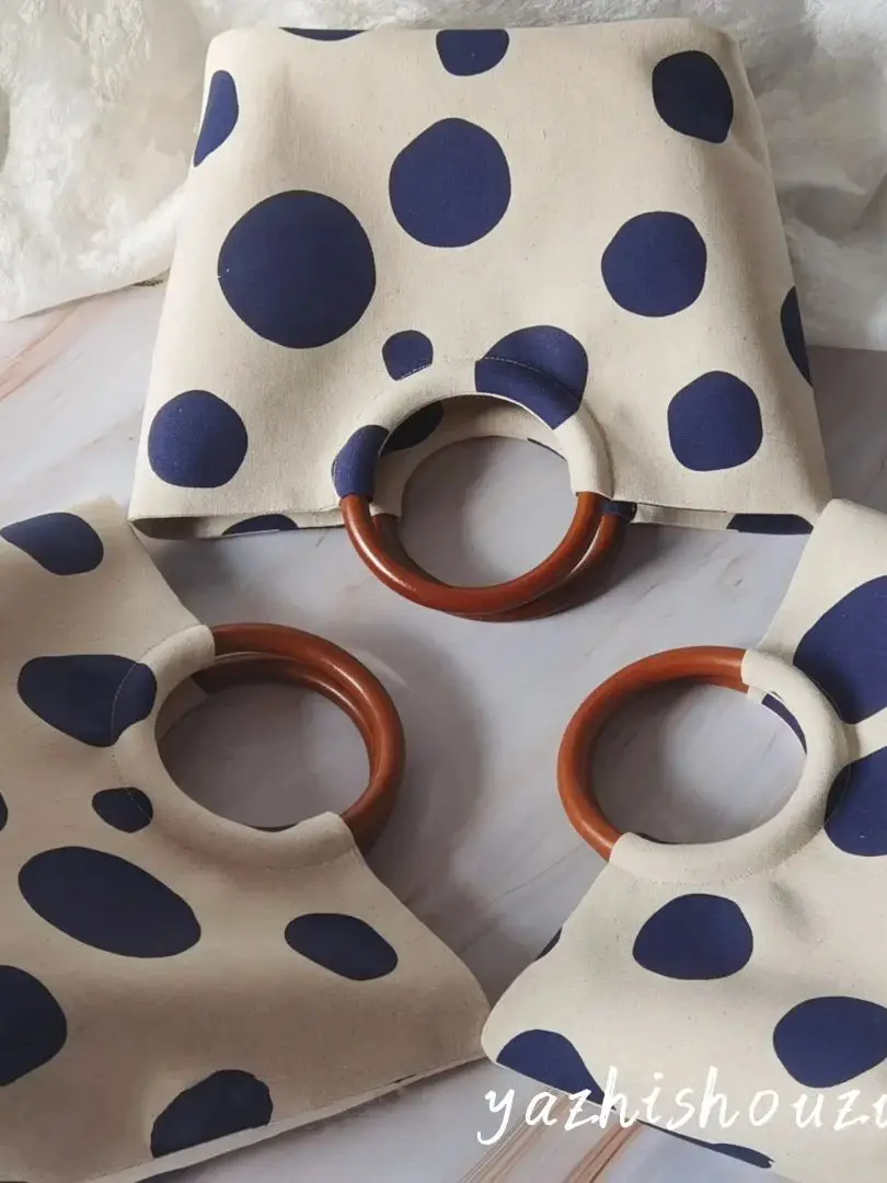 

Lost In Vintage Plus Bag A Tote Bag that Uses a Large Dot Dots Fabric Heaven zipper 24x12x22cm