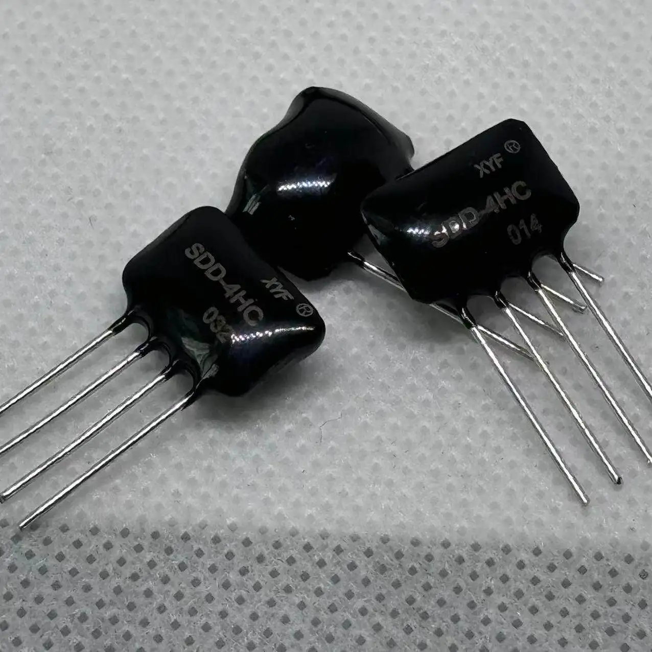 Relé de Estado Sólido SDD-4HC com Isolamento Óptico, Acionado por Microcontrolador, Tipo Soldagem Micro Mini, MOS DC 4A, Tensão de Carga 0-60VDC