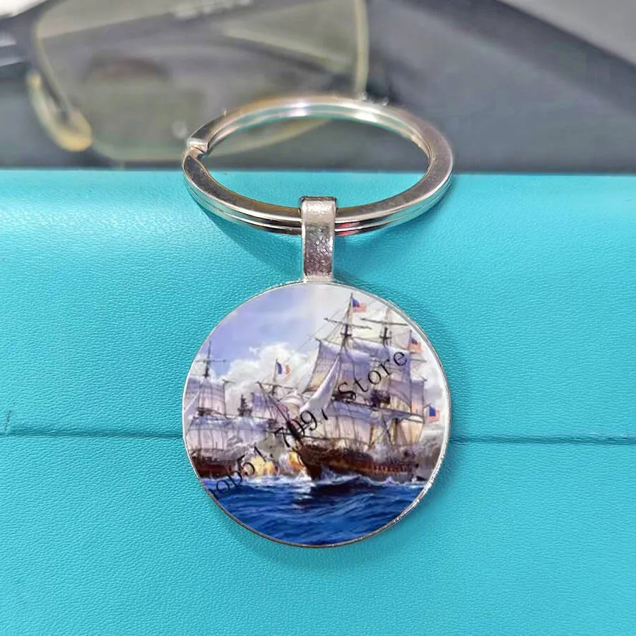 The sea sailboat breaks through the waves and moves forward with a meaningful keychain decoration, giving it to a good friend