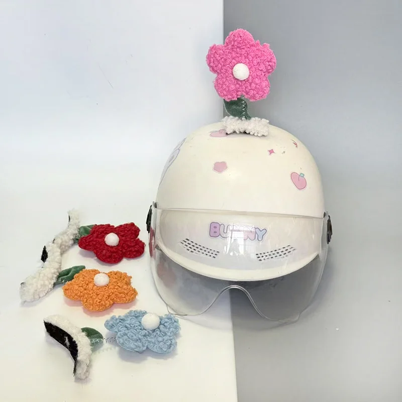 

Наклейка-украшение для шлема: кукла, подсолнух, маленький красный цветок, быстросъемная волшебная наклейка, аксессуар для кошачьих ушек, украшение