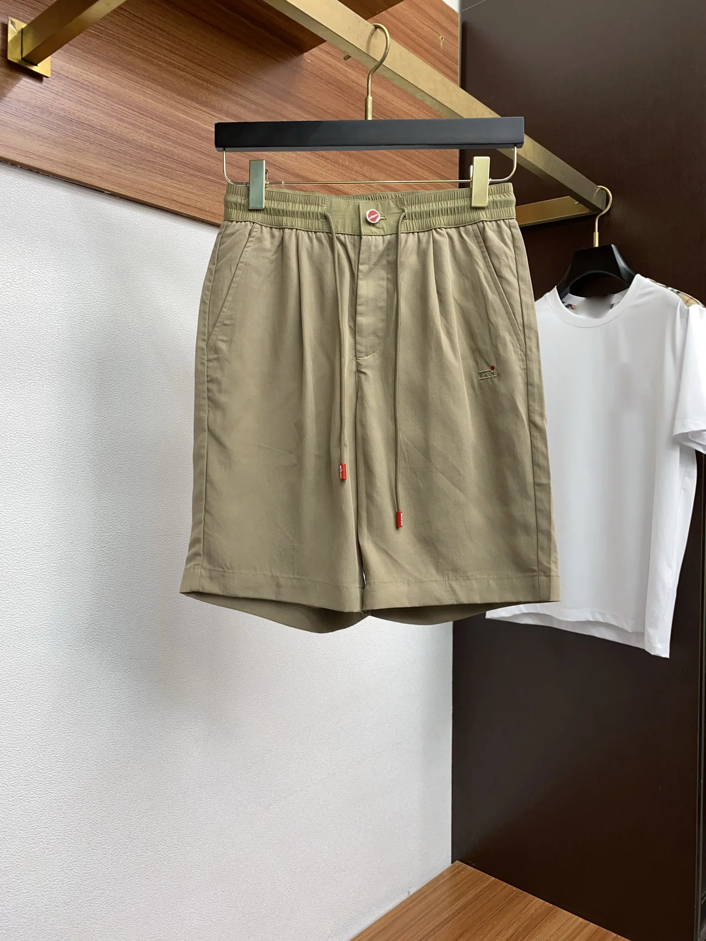 

5DIKU Весна/Лето 2025 Новые короткие брюки с эластичным поясом и шнурком, доступны в размерах от M до 4XL.