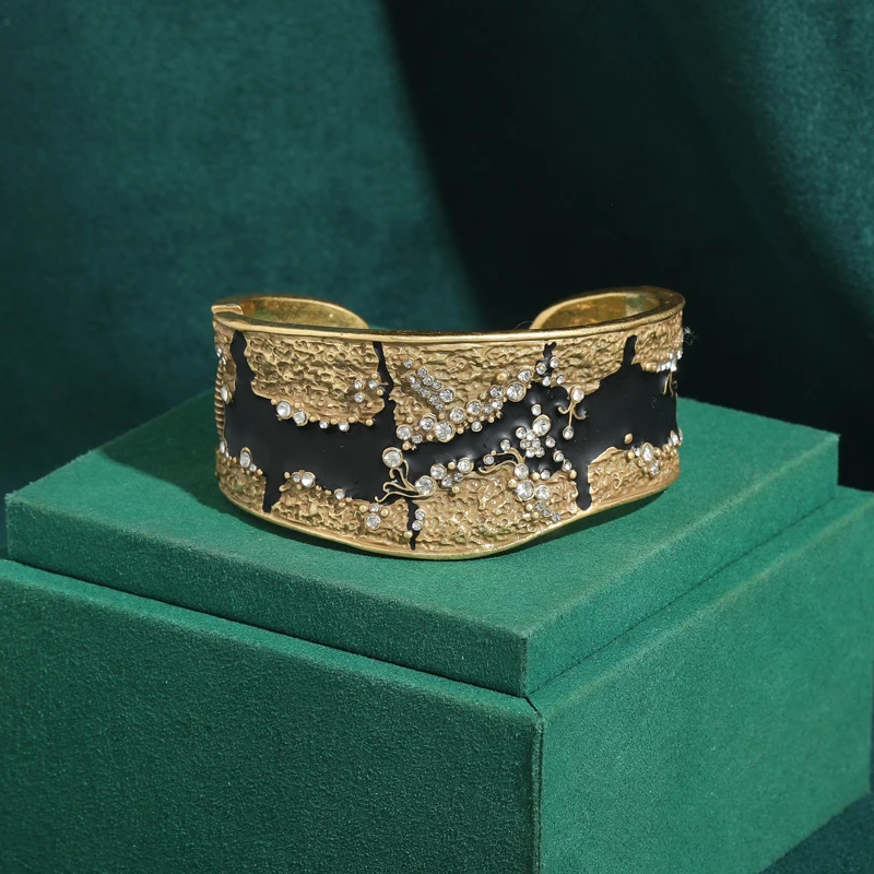 

Vintage Antique Gold Plated Bangles 2026 Rhinestone Woman Wide Black Jewelry Mother Birthday Accessories Charm Elegant Arrival