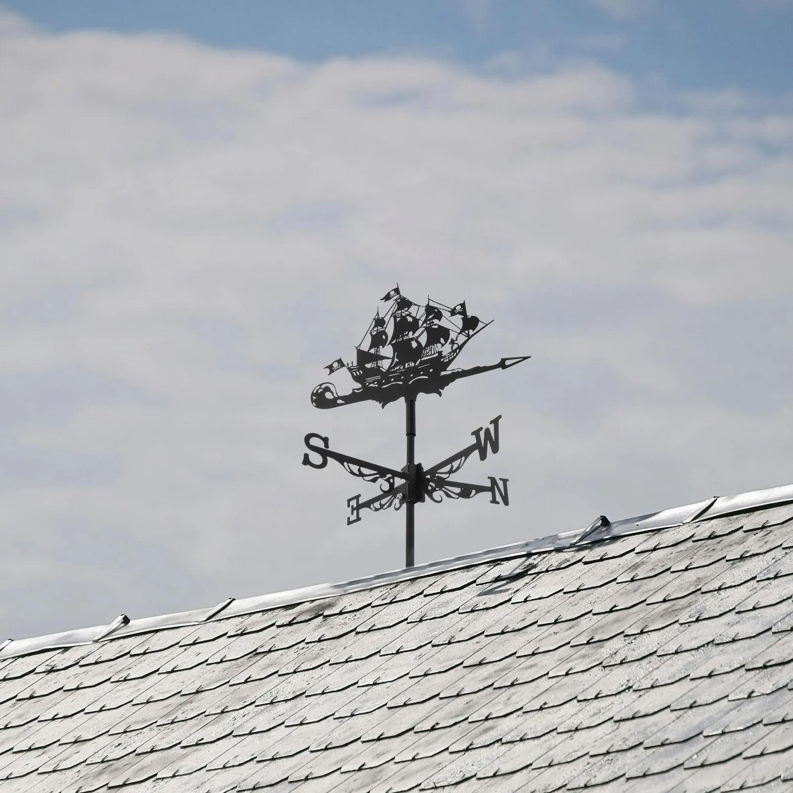 Pirate Ship Wind Vane Sturdy Fade-Resistant Metal Weathervane for Garden Patio Yard Roof Decor Rustic Outdoor Weather Indicator