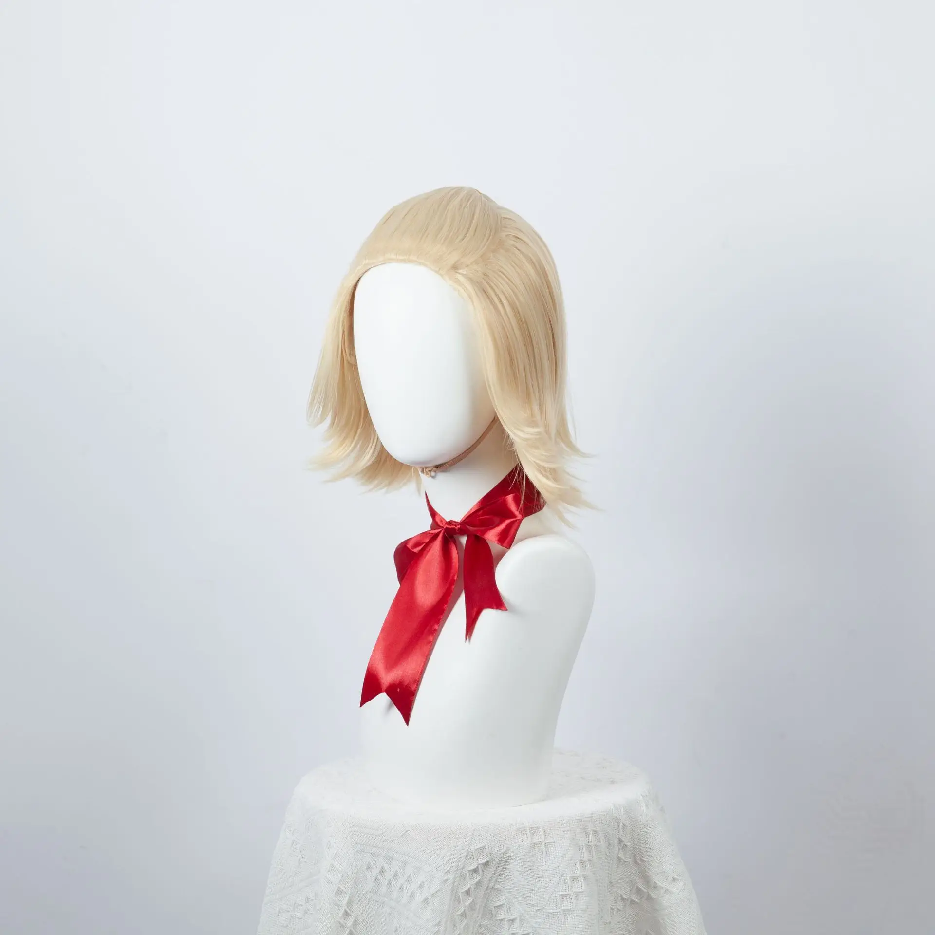 Perruque de cosplay de Tokyo Revengers Zana Manshirō avec une grande coiffure Pompadour