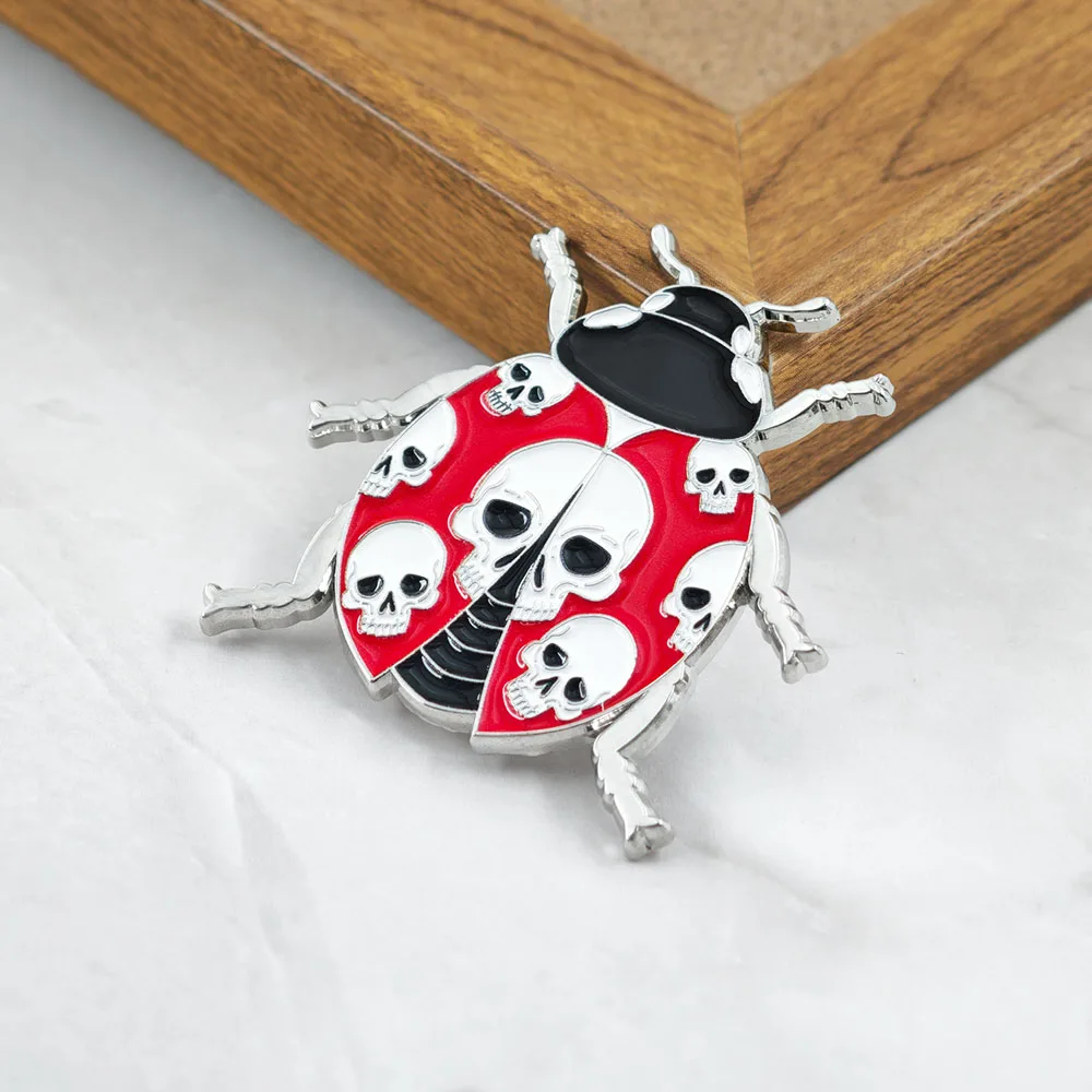 Gothik-Marienkäfer-Schädel-Brosche Rotes Insekten-Metall-Abzeichen Punk-Skelett-Emaille-Pin Gothic-Schmuck Halloween-Geschenk – Detail 7