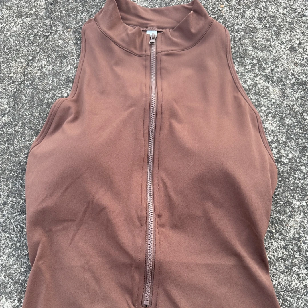 Einfarbiger Yoga-Overall mit Scrunch-Rücken und Taillenbund, Shorts-Set für Damen, Reißverschluss, Sportbekleidung, Fitness, einteiliger Sportanzug, Workout – Detail 11