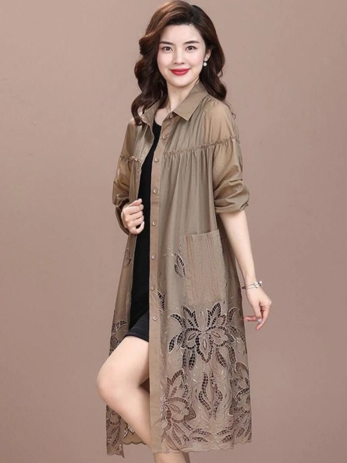 Popular Embroidered Women's Light Jacket 2026 New Sun Protection Early Autumn Middle-aged Mom Coat Large Size Elegant Lady