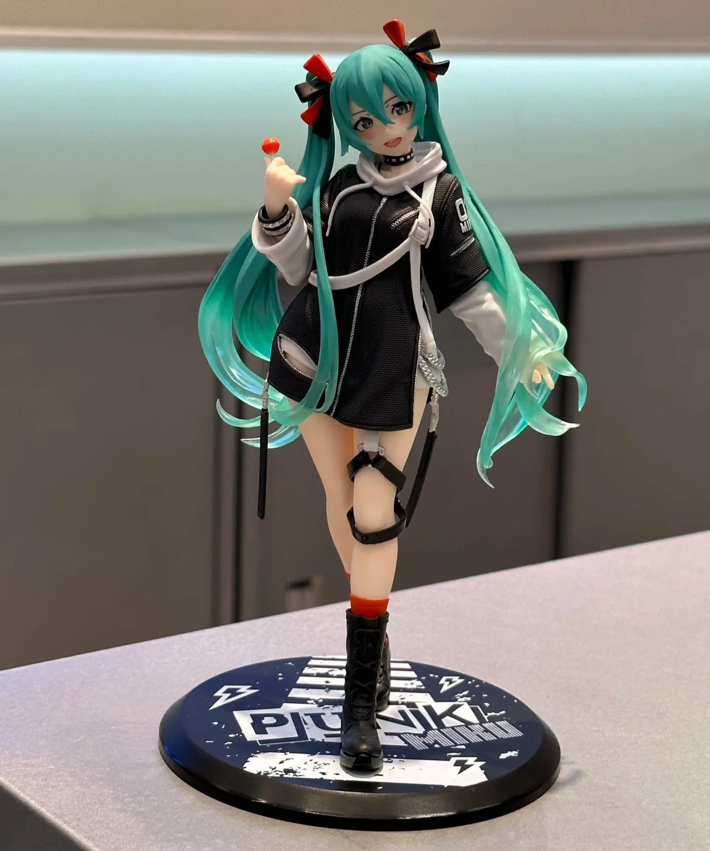 オリジナルタイトーファッション-vocaloid-初音パンク未来アニメフィギュア手作りトレンディなプレイモデル飾りコレクション装​​飾玩具