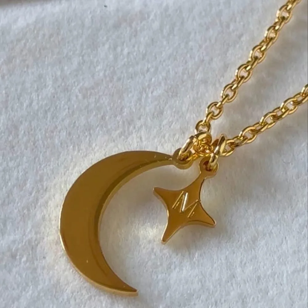 

Personalized Moon Star Necklace Family Jewelry Gold Plated Custom Engraved Nameplate Necklace Mom Birthday Gifts