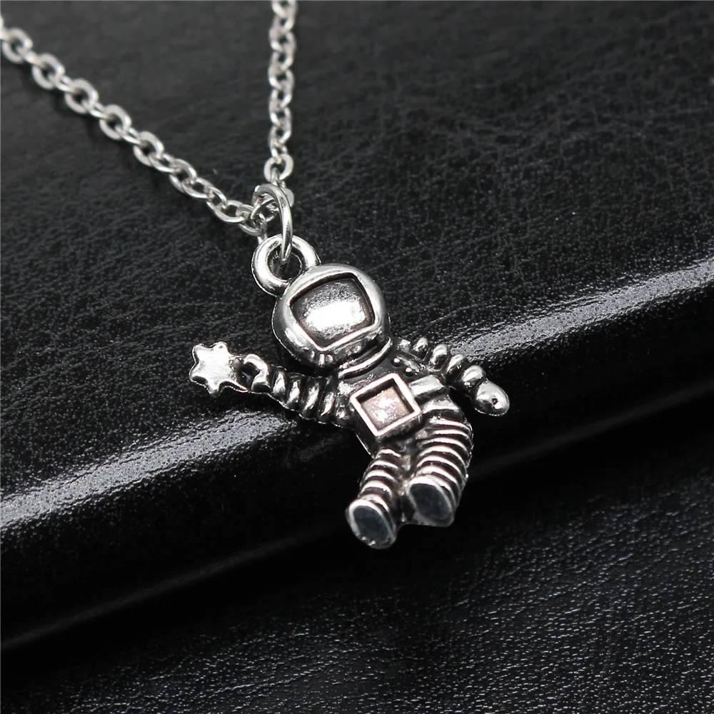 Simple Classic Fashion 22x14mm Antique Silver Color Astronaut Pendant Girl Women Short Chain Necklaces Choker Necklace