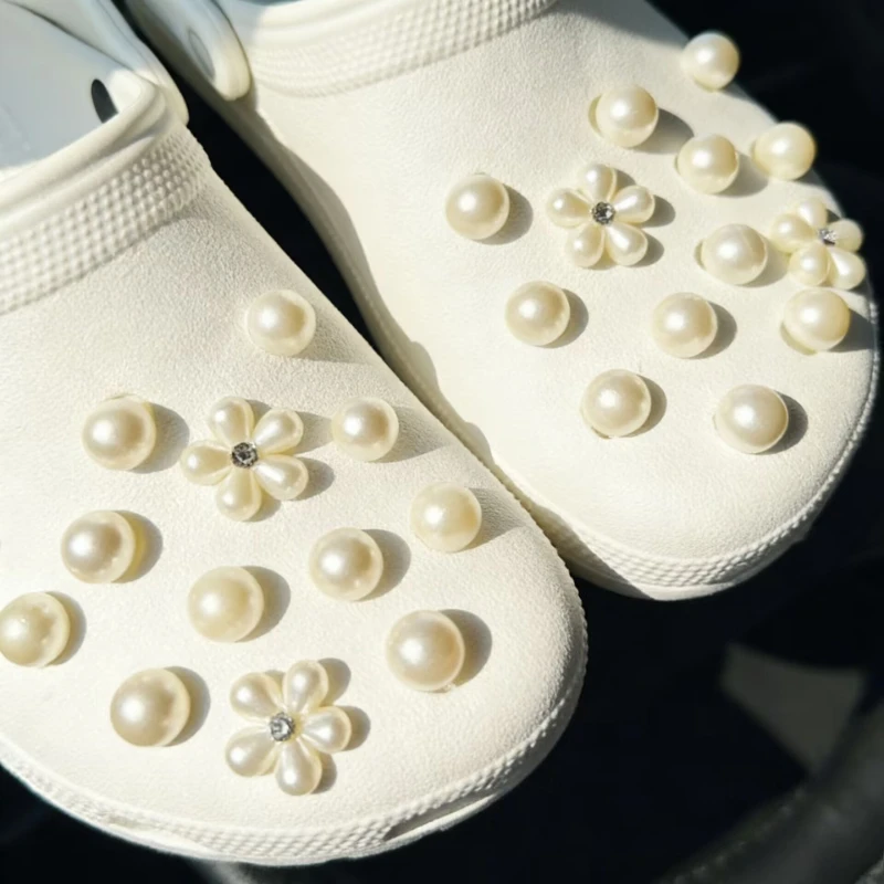 22PCS Set Hot Sale DIY Hole Shoes Charms for Pearl Chain Handmade Charms Designer Quality Garden Shoe Decoration Girl Gift New