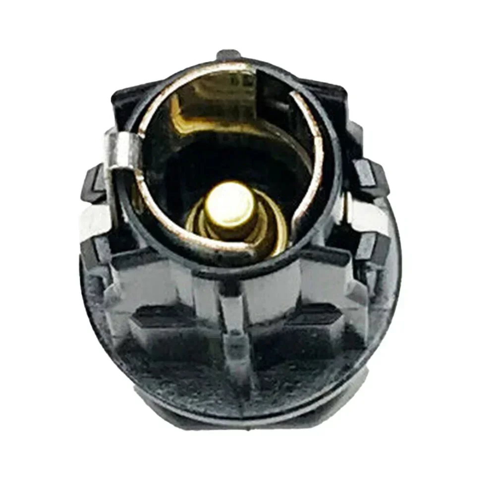 1 Stücke Schwanz Hinten Lampenfassung Für BMW 3 5 7 Serie X6 Z4 E65 E66 F30 F31 63117407330   Ersatzzubehör