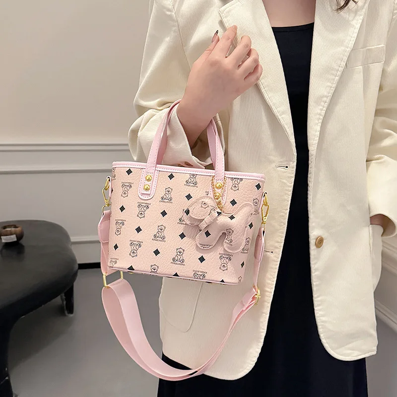 

2025 Women's High quality Texture Portable Bucket Bag. Fashionable Shoulder Messenger Bag, Spacious Interior, Lightweight Build