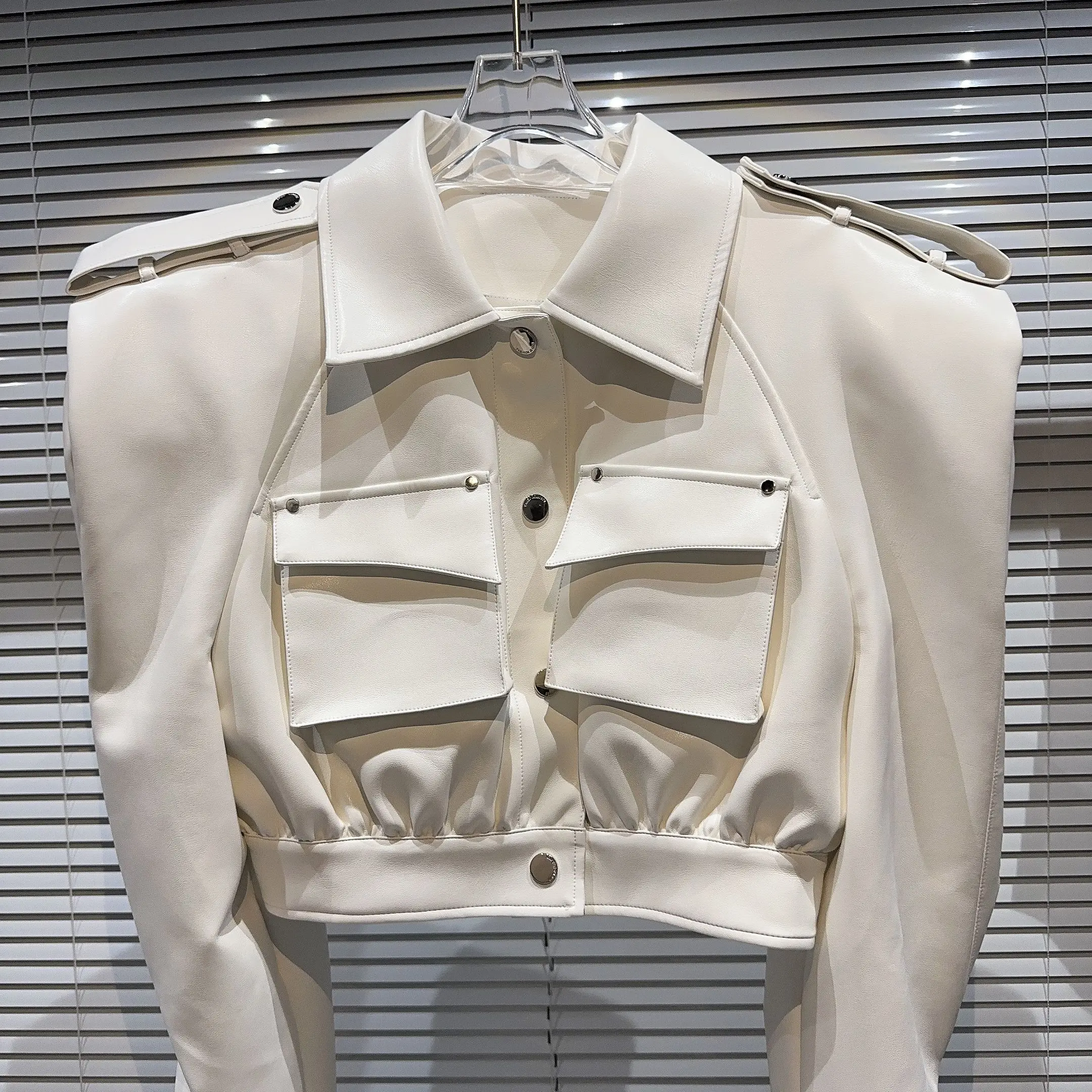 스트리트 스타일 PU 가죽 재킷 어깨 패드 디자인 핫 걸 아우터웨어 롱 슬리브 스트레이트 컷 패셔너블