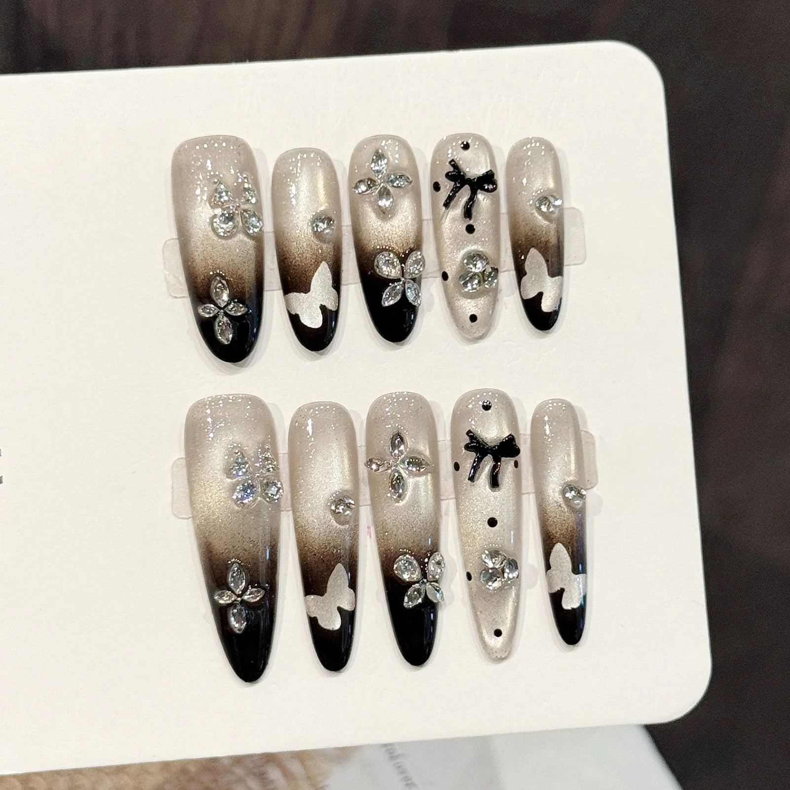 10個入り ハンドメイド グラデーションブラウン 付け爪 蝶々ダイヤモンド装飾付き 高級フェイクネイル 着用可能 キャッツアイ 付け爪チップ