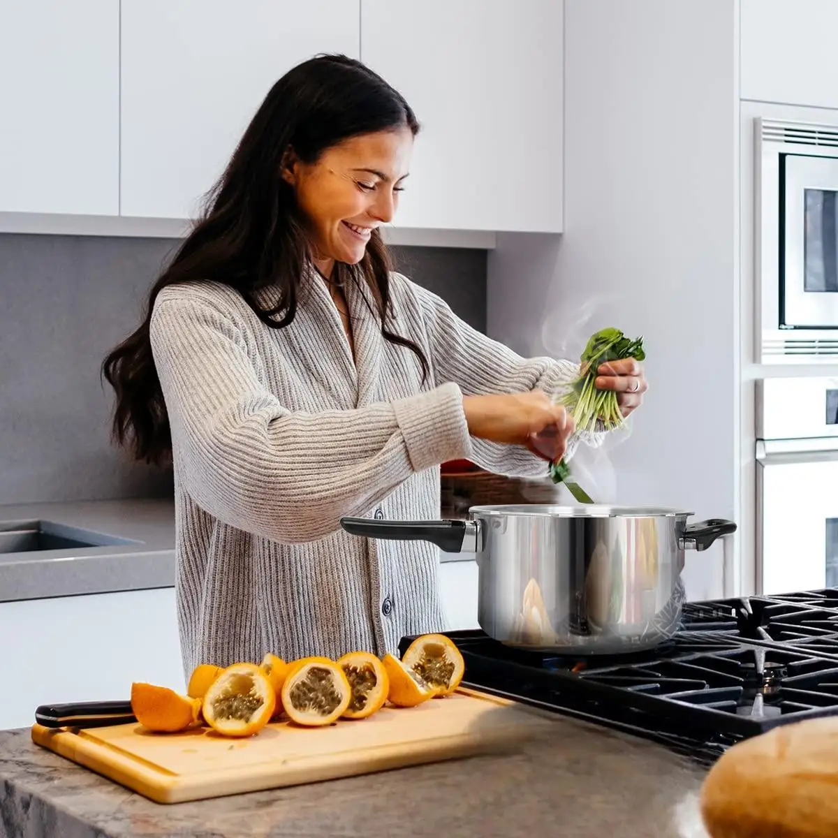 

Stainless Steel Pressure Cooker, Multifunctional with Safety Valve, Efficient and Fast Cooking Universal Pressure Canner, Compat