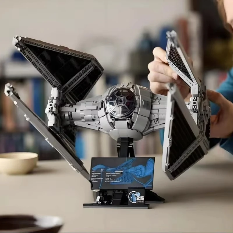 The MPC TIE interceptor is assembled from the Empire Fighter model boy spaceship brick toy Christmas gift modified building bloc