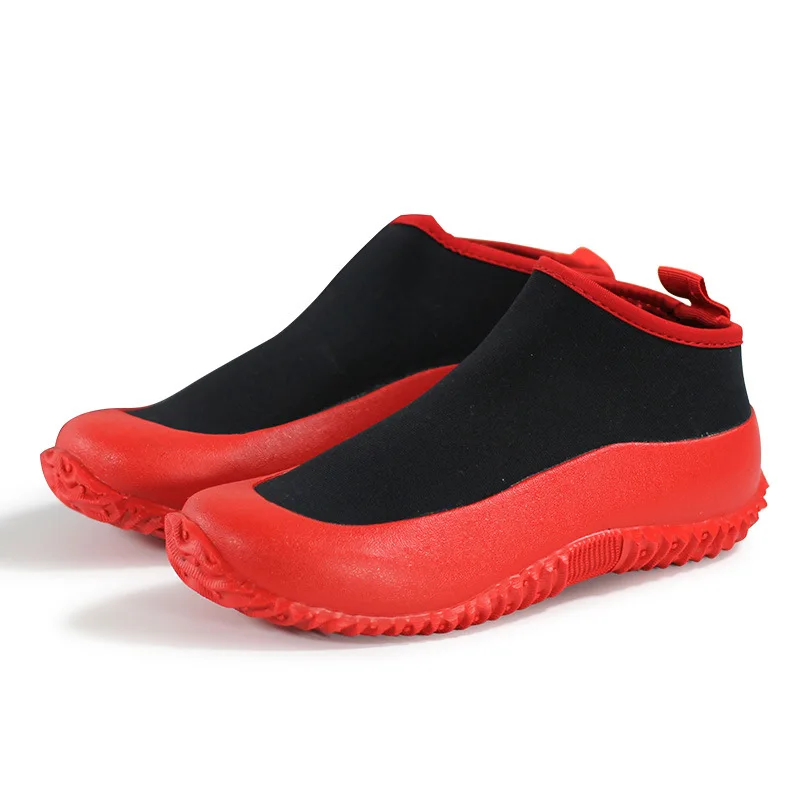 

Short-Tube Red and Black Low-Cut Rubber Rain Boots for Men and Women, perfect for Car Washing and with Color-Block Design