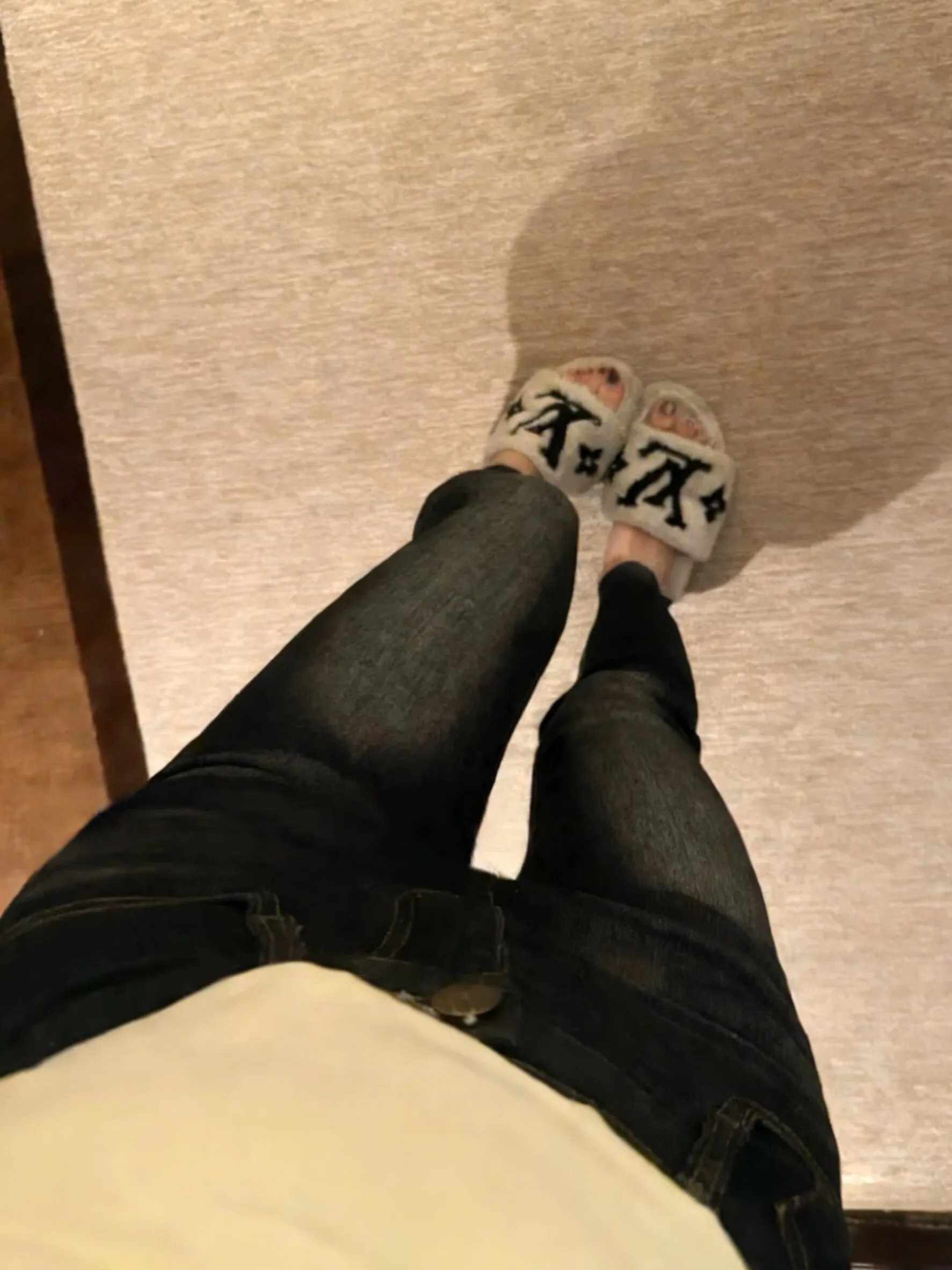 

Корейские джинсы с высокой талией из эластичного хлопка, облегающие, моделирующие фигуру, женские, модная весенняя коллекция, удобные, эластичные, с эффектом утяжки.