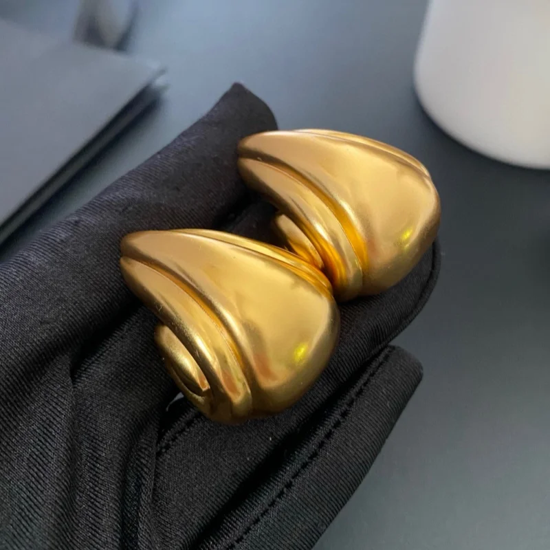 

2025Стильные новые трендовые спиральные медные позолоченные зажимы для ушей в стиле ретро, женские