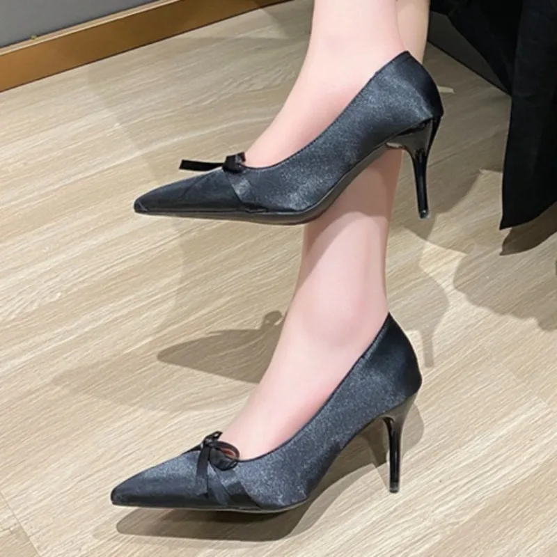 Sandali a spillo da donna slip-on impermeabili in pelle scamosciata nuovo stile estivo 2025 eleganti abiti da festa con fiocco firmati tacchi alti taglie forti