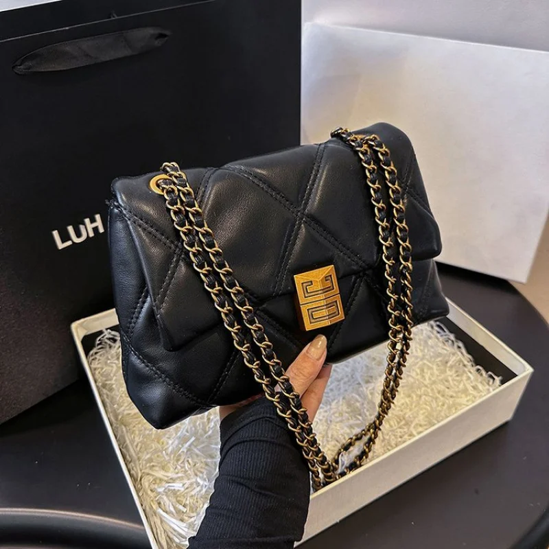 

Luxury Women's Shoulder Bag Made Of Premium Leather Featuring Paris Inspired And Paris Chic Look​