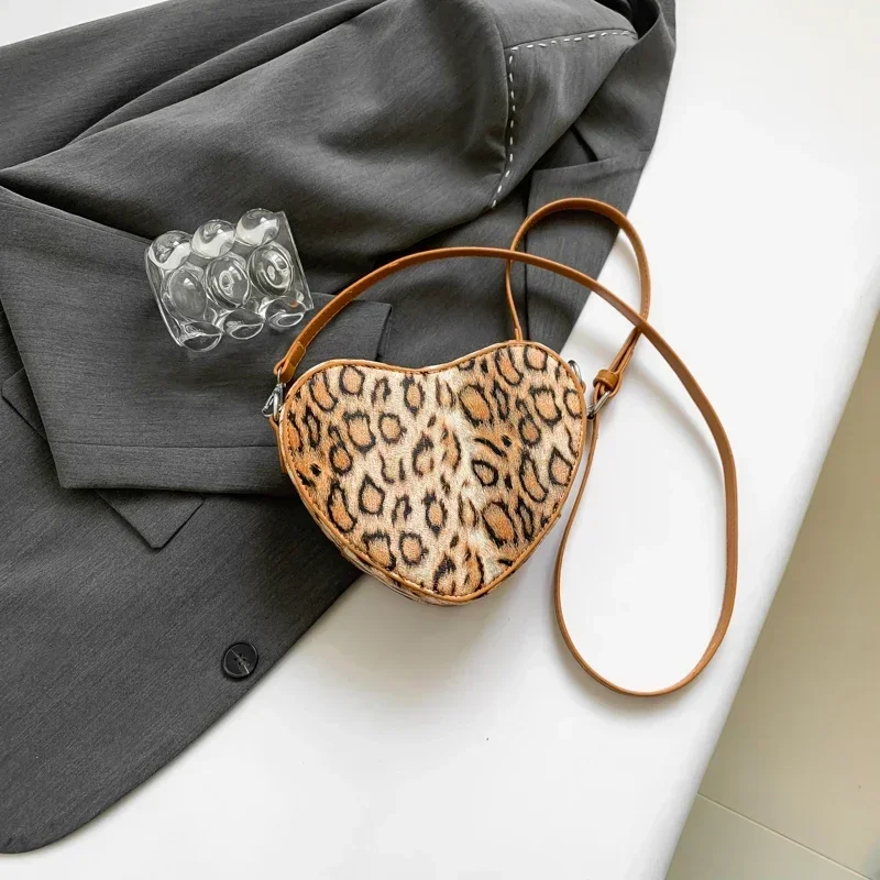 Small and Niche Personality Leopard Print Handbag for Women High End Fashion Trend Shoulder Bag Love Bag Sac Fashion Une Épaule