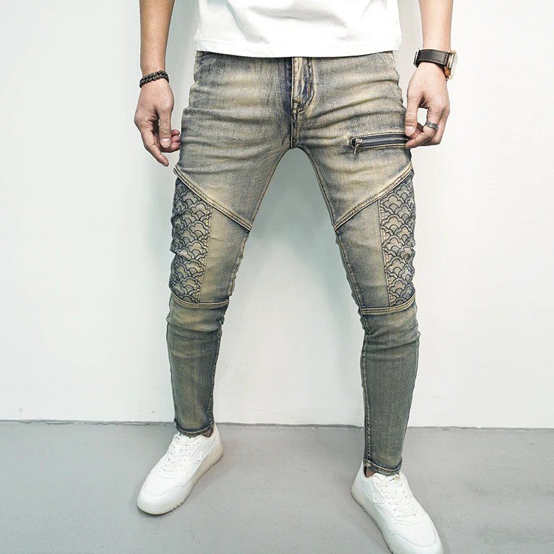 2024 nuovi Jeans da moto da uomo versatili cuciture elastiche Skinny moda e belle decorazioni con cerniera pantaloni retrò da strada